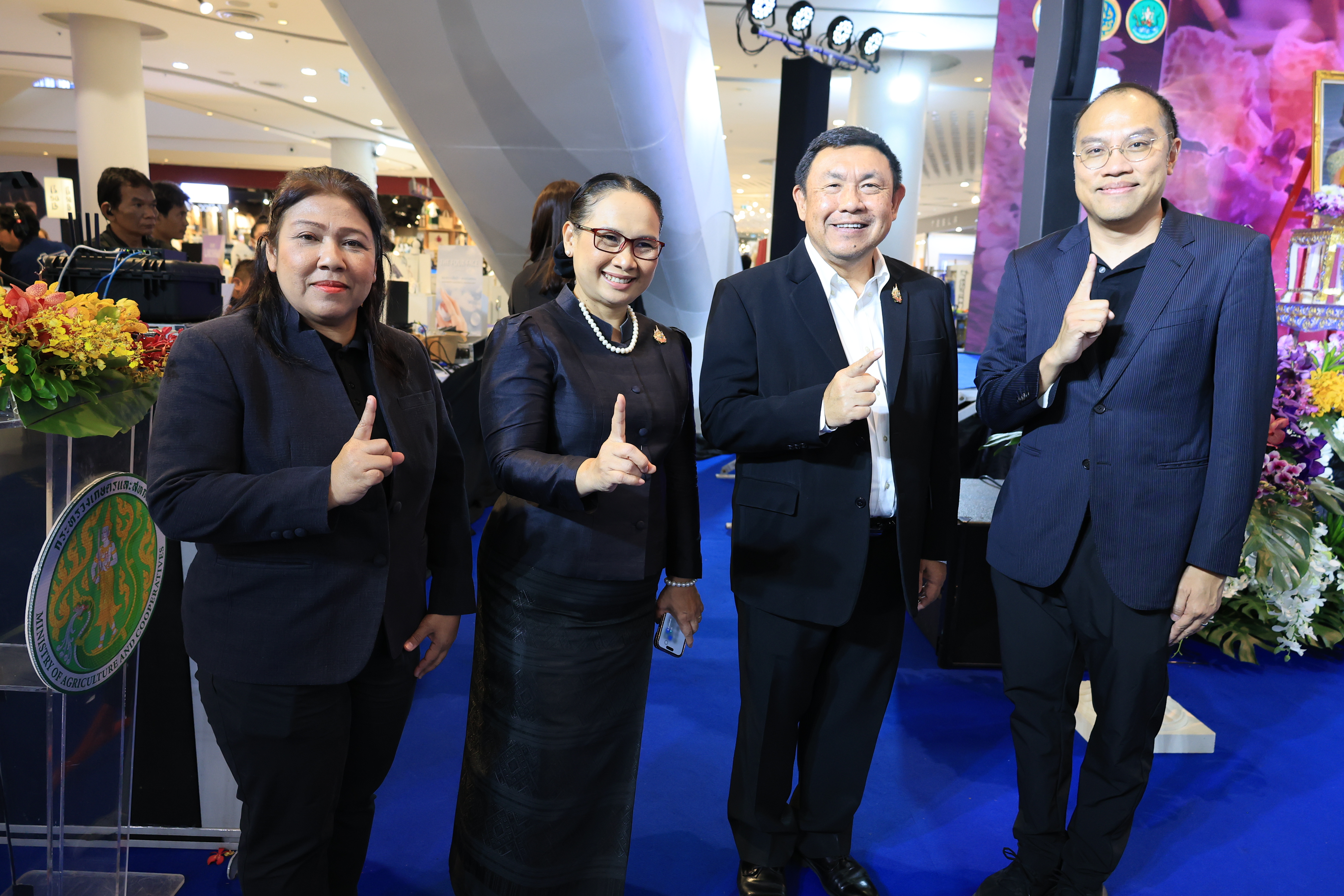 title - เลขาธิการ ส.ป.ก. ร่วมเป็นเกียรติในพิธีเปิดวันกล้วยไม้แห่งชาติ ณ ห้างสรรพสินค้าเซ็นทรัลเวสต์เกต 